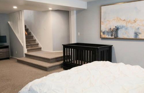 Cozy 4BR 3BA Home- Train to NYC, USOpen, CitiField Mets, MSG, Walk to Harbor & Golf - Photo 5