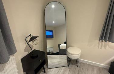 New 2-bed 2-bath detached flat with garden - Photo 15