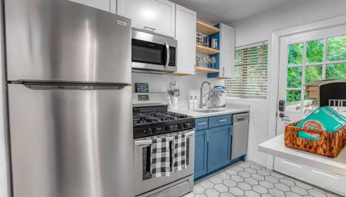 Cozy & Charming Home, Minutes to Everything! - Foto 4, stove, dishwasher