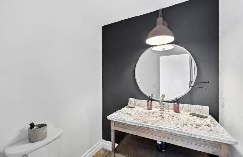 Private Gated 6BR Luxury Estate, Gym, Lake View - Foto 37