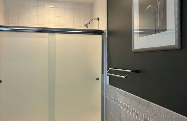 Luxury Modern Stay - 2000 Sqft - Foto 30