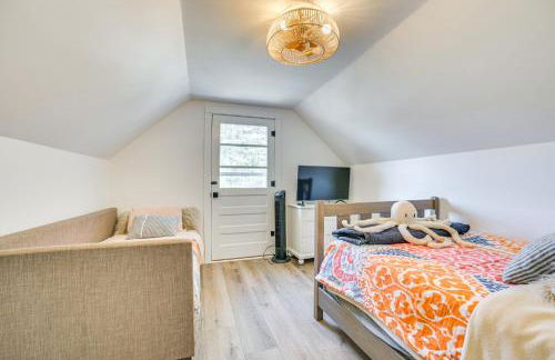 Deck and Scenic Views Lakefront Cottage in Hale! - Foto 18