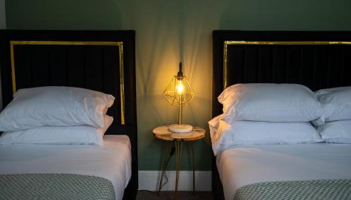 Large Contractor Dig with Pool Table - Foto 4