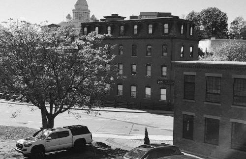 Jennifer's Riverfront Loft State House Views - Foto 34