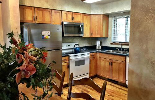 C15, Two bedroom, two bath log-sided, luxury Harbor North cottage with hot tub cottage - Foto 9