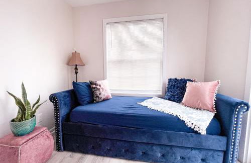 Cheerful & Modern Home w/ a Walkout Deck Area - Foto 14