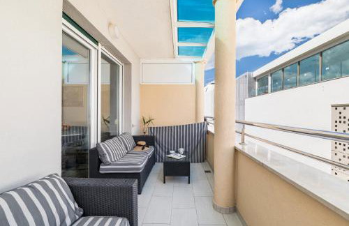 Bačvice - 2 BR , terrace,3 air conditioners, parking,elevator 3 minutes to the beach - Photo 5