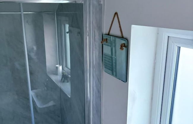 Lisburn - 1 Bedroom - Sleeps 2 - Street Parking - Foto 5