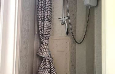 The Shed . A cosy, peaceful, 96% recycled, chalet. - Foto 7