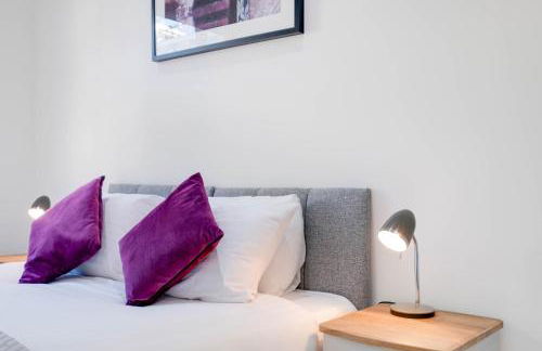 Luxurious 1 Bed Serviced Apartment with Wi-Fi - Photo 35