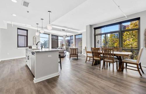 Luxurious Downtown-2 bed 2 bath Corner 2M - Foto 1