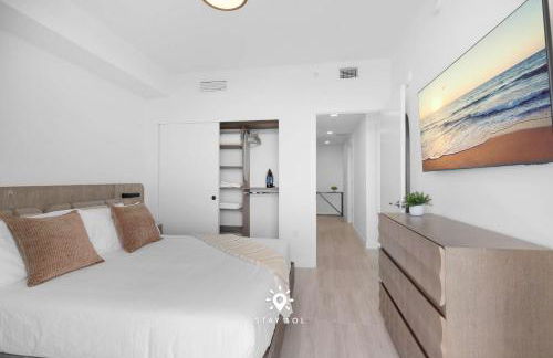 Chic 2BR Apartment Gym & Balcony Views - Foto 10