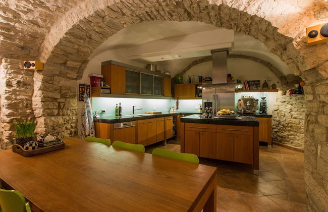 House With Pool, Garden and Wifi in Medieval Village, With Panoramic Views - Foto 9