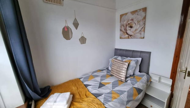 3 Bed Spacious House With Parking - Foto 5, Habitación