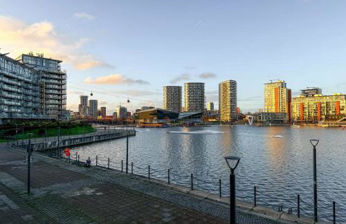 Modern 2 Bed Sleeps 6 near O2 ExCeL Enjoy river views and easy access to the IFS Cloud Cable Car Features 2 bedrooms plus a sofa bed for 6 guests - Foto 29