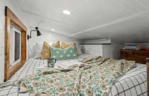 Off-Grid Cabin Surrounded by Trees in Pineville, Missouri - Foto 20