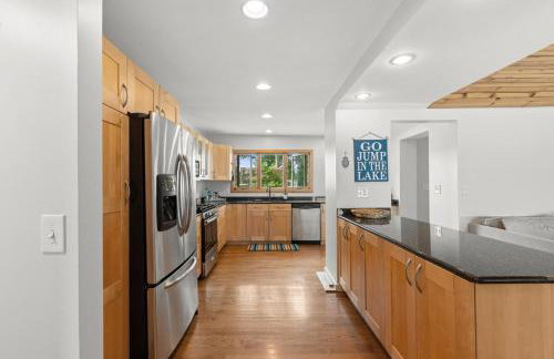 Cozy Pet-Friendly Condo l Pool l Dock l Walk to Parks - Foto 28