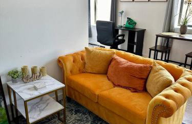 Sunny Modern Loft Montrose Beach Rooftop WFH Gym - Photo 4