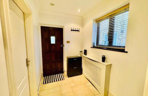 4-Bed Oasis Quiet Culde sac - Foto 12