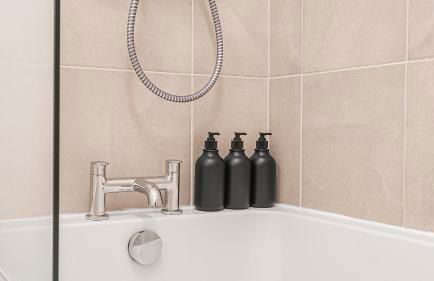 Elegant Garden Apartment, Private Parking & EV Charger, Walk to Town - Foto 23