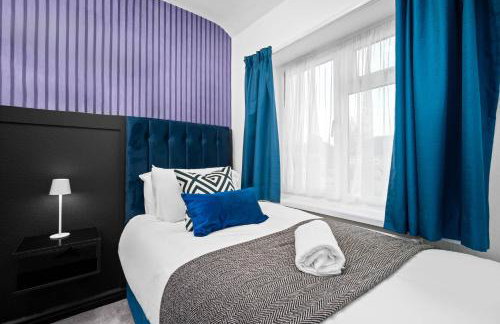 Stylish 3 Bedroom House - Garden - Pool Table - Parking 165M - Foto 18