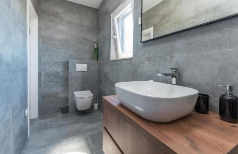 Cozy Home In Tinj With Wifi - Foto 31