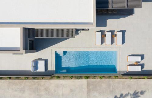 Athina Luxury Villa, with Pool & Walk to the Beach, By ThinkVilla - Foto 11