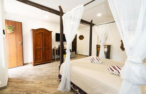 Margot Family - Photo 9