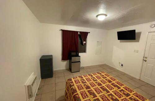 Crown Inn & Suites - Foto 23