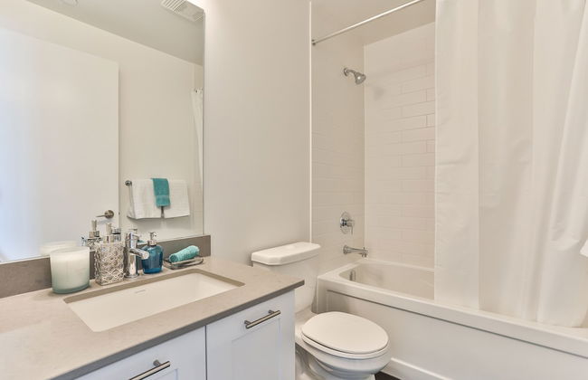 Modern Condo in Historic Fort York - Foto 14