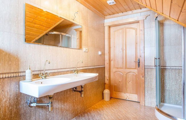 Beautiful Large Villa in Tylmanowa - Photo 16