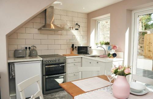 Chapel View, A charming one-bedroom cottage nestled in the heart of the historic township of Laugharne - Photo 3