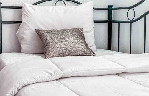 Cozy beach home walking distance from ocean - Foto 23