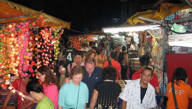 Abendlicher Besuch auf dem Patpong- und Blumenmarkt - Foto 3