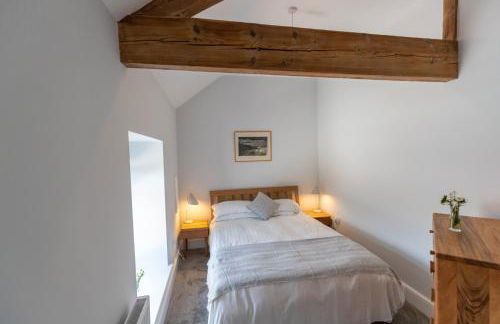 La Roche-Barn with hot tub on the Welbeck estate - Photo 8