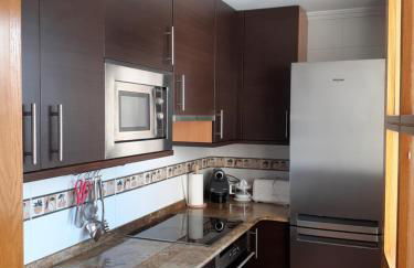 Atico con terraza y piscina comunitaria - Foto 12