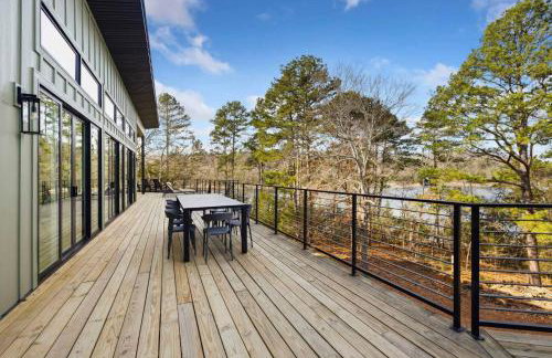 Lakeside Luxe-Lake Access-Hot Tub-Amazing Patio - Foto 30