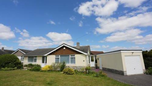 CHURCH ROAD by BOURNECOAST - A Spacious Bungalow in the Popular Hengistbury Head Area Near the Sandy Beaches - HB5830 - Foto 3