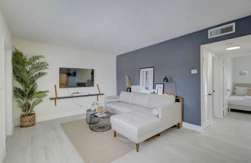 2BR Coastal Getaway! - Foto 5