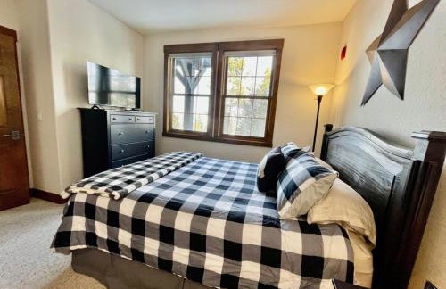 2 BR Basecamp Bliss at Kicking Horse Near Ski Hill - Foto 6