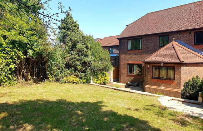 Lovely 4-bed , 3 Bath Villa in Bolton, Manchester - Foto 35