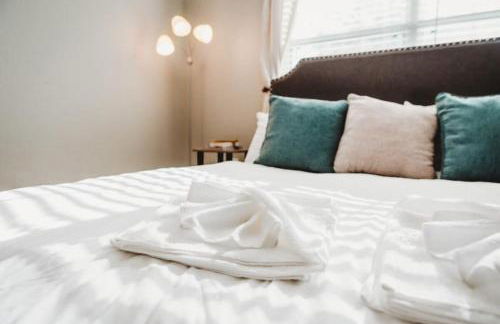 The Lucky Charm Sunny Screened Porch Near USC&Base - Foto 17