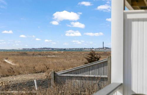 Stunning Bay Views | Beach Access - Deck - Parking - Photo 8