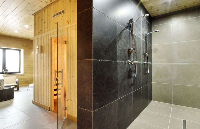 Walk Luxury Stay With Pool - Photo 28