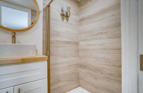 Luxury Tiny Container Home 2mi to Beach Private - Foto 14