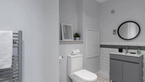 Luxury 2 bed, Central, Free Parking, Smart TV By Valore Property Services - Foto 3