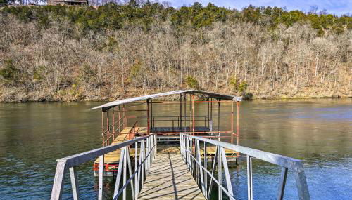 Waterfront Hollister Retreat with Dock and Game Room! - Foto 2