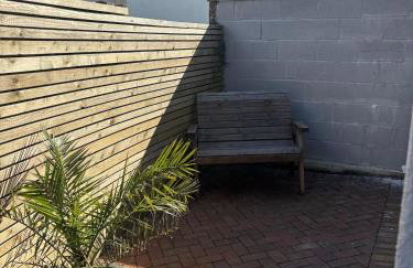 1 double bed studio with private access and parking - Photo 9