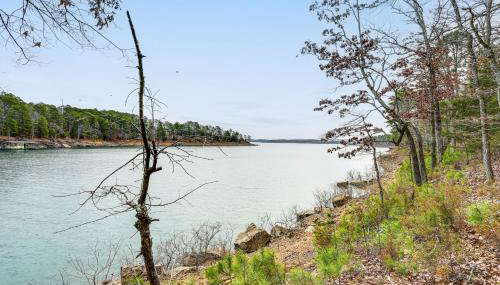 Lake Views and Golf Access at Secluded Drasco Lodge - Foto 2