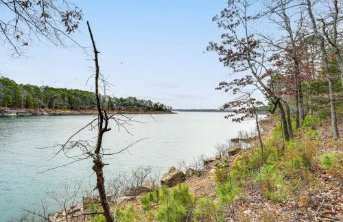 Lake Views and Golf Access at Secluded Drasco Lodge - Foto 2